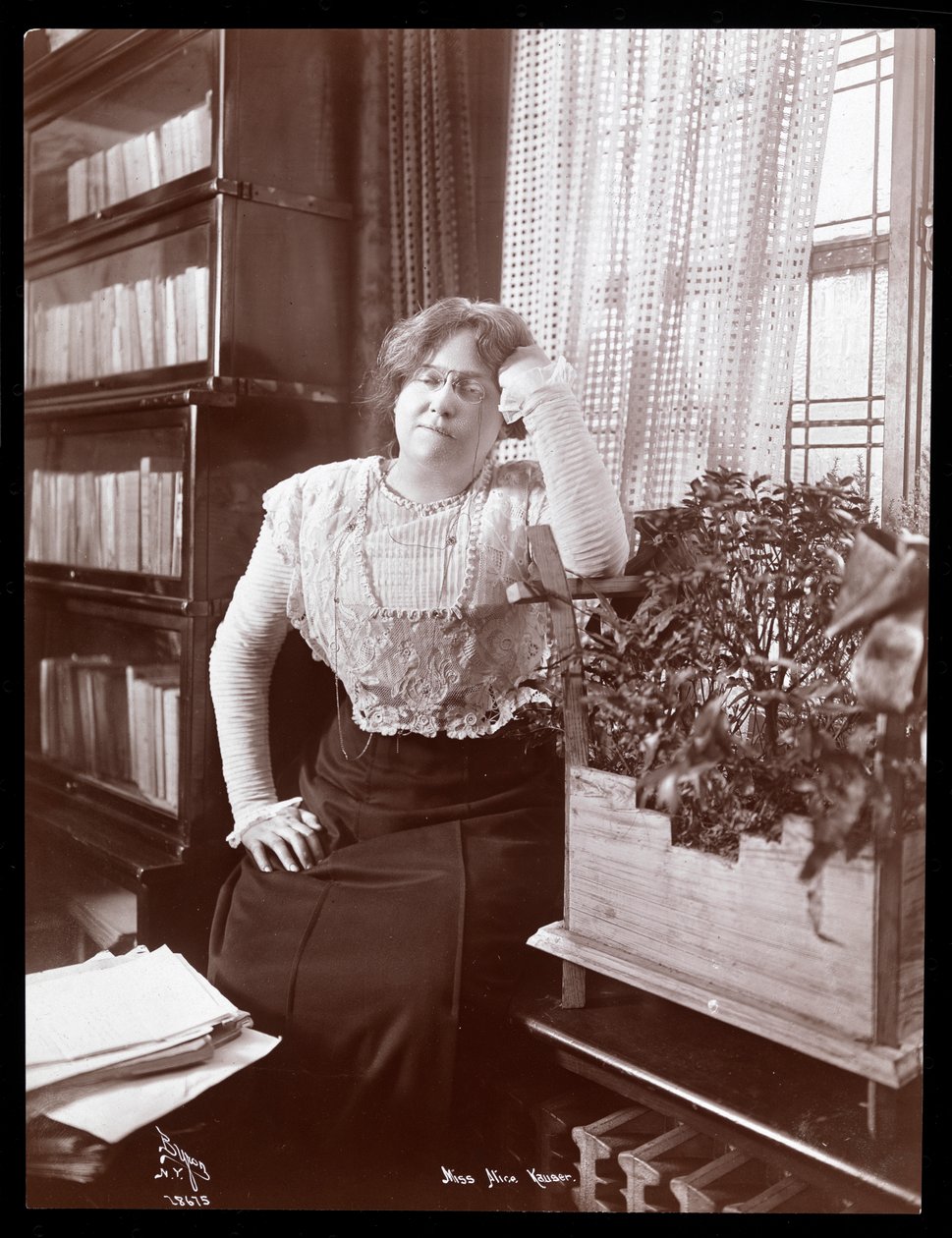Frøken Alice Kauser, 1910 (sølv gelatintrykk) av Byron Company