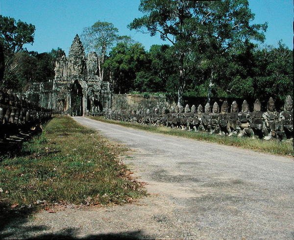 Utsikt over sørporten (bilde) av Cambodian