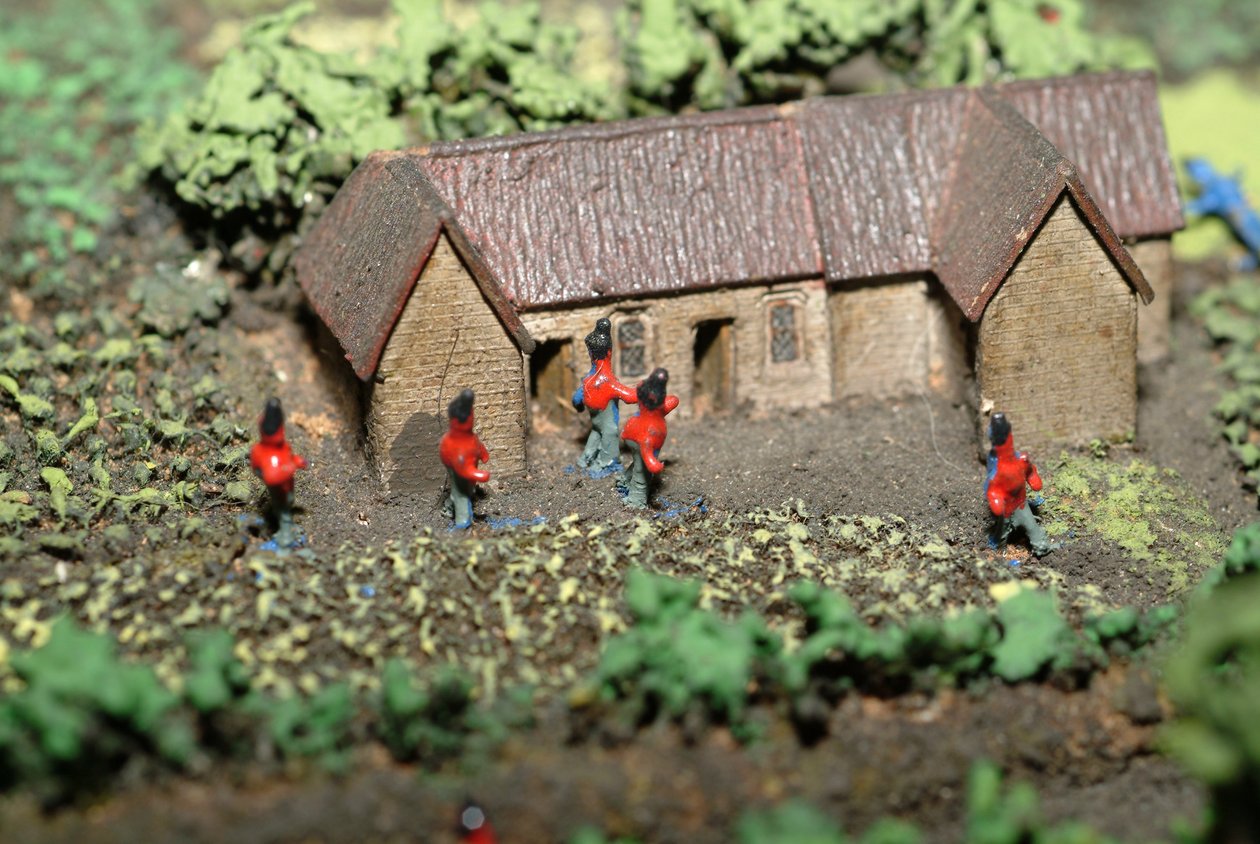 Diorama fra slaget ved Waterloo som viser tropper plassert kl. 19.45 den 18. juni 1815 (blandet media) (detaljer) av Capt. William Siborne