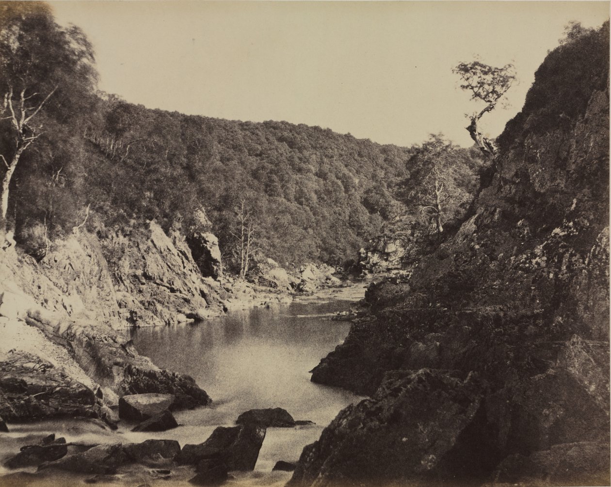 River Landscape, Skottland, ca. 1858. av Captain Horatio Ross