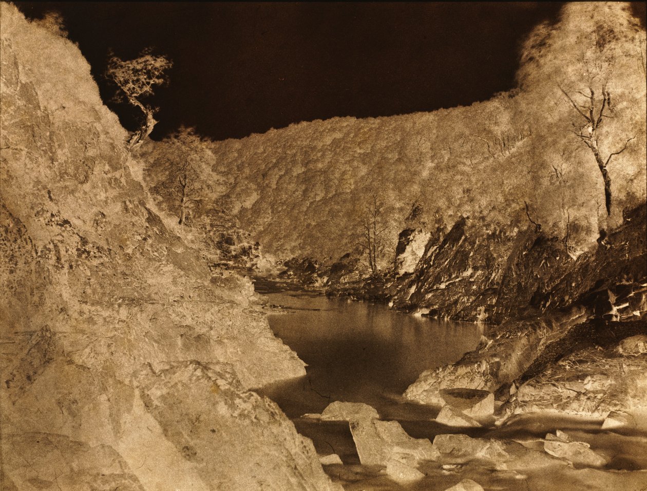 River Landscape, Skottland, ca. 1858. av Captain Horatio Ross
