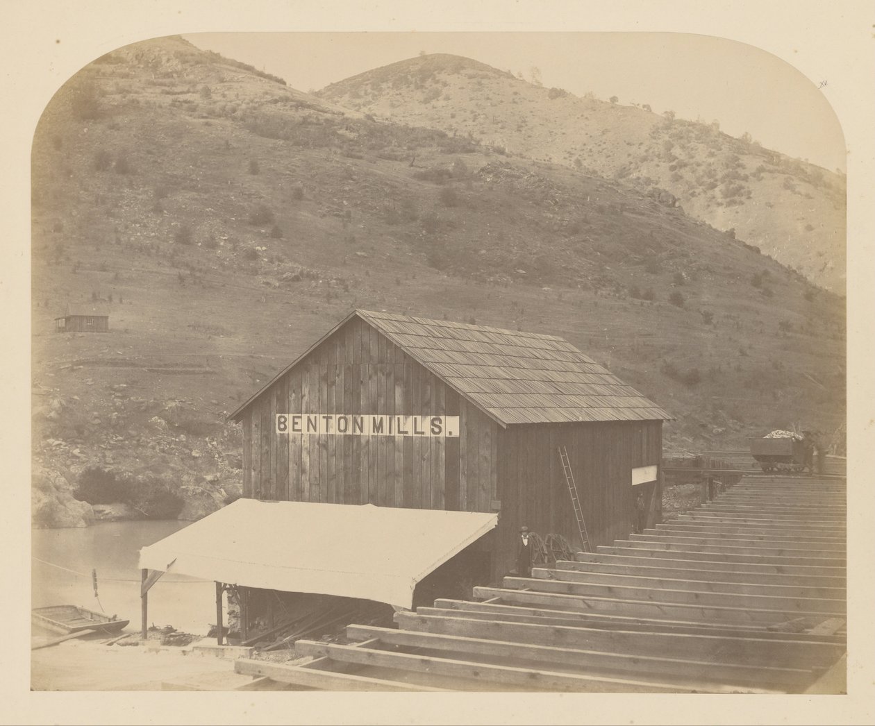 (Benton Mills) av Carleton E. Watkins