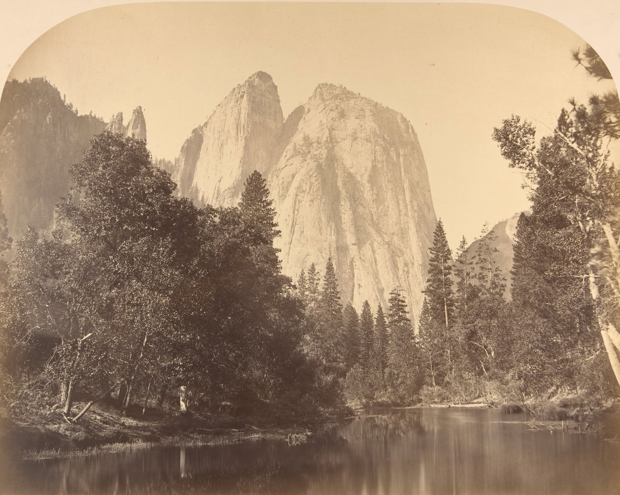 Cathedral Rock, River View, 1861. av Carleton Emmons Watkins