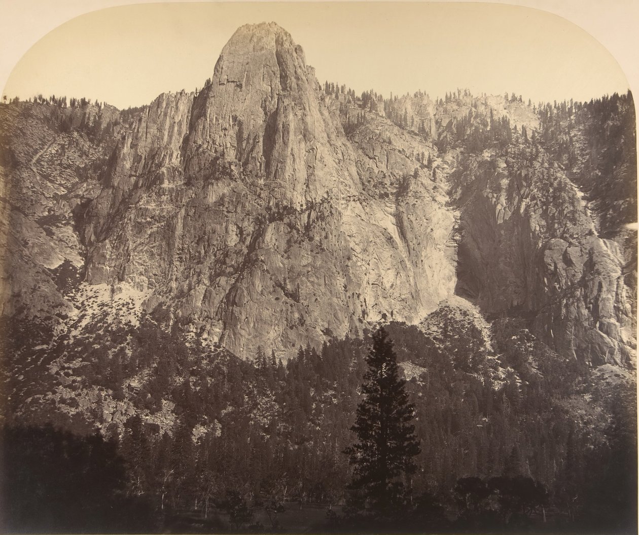 Vakt. Sett forfra: 3270 fot., 1861. av Carleton Emmons Watkins