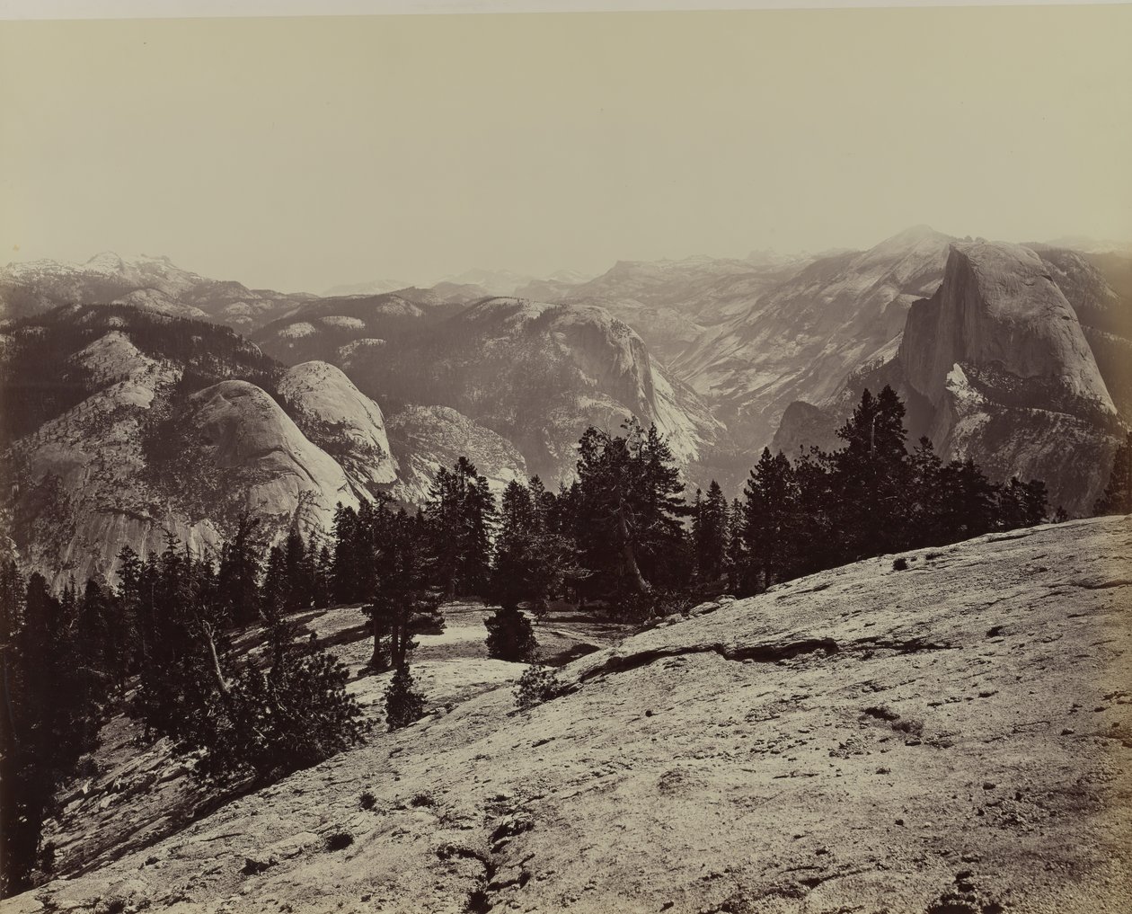Domene fra Sentinel Dome, 1866. av Carleton Emmons Watkins