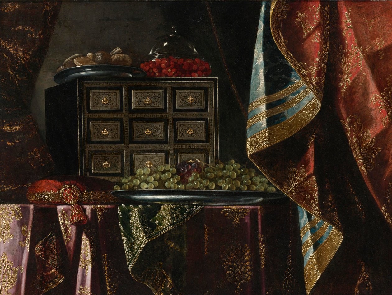 Stilleben av et bryst, frukt og andre gjenstander på et Brocade Draped Table av Carlo Manieri