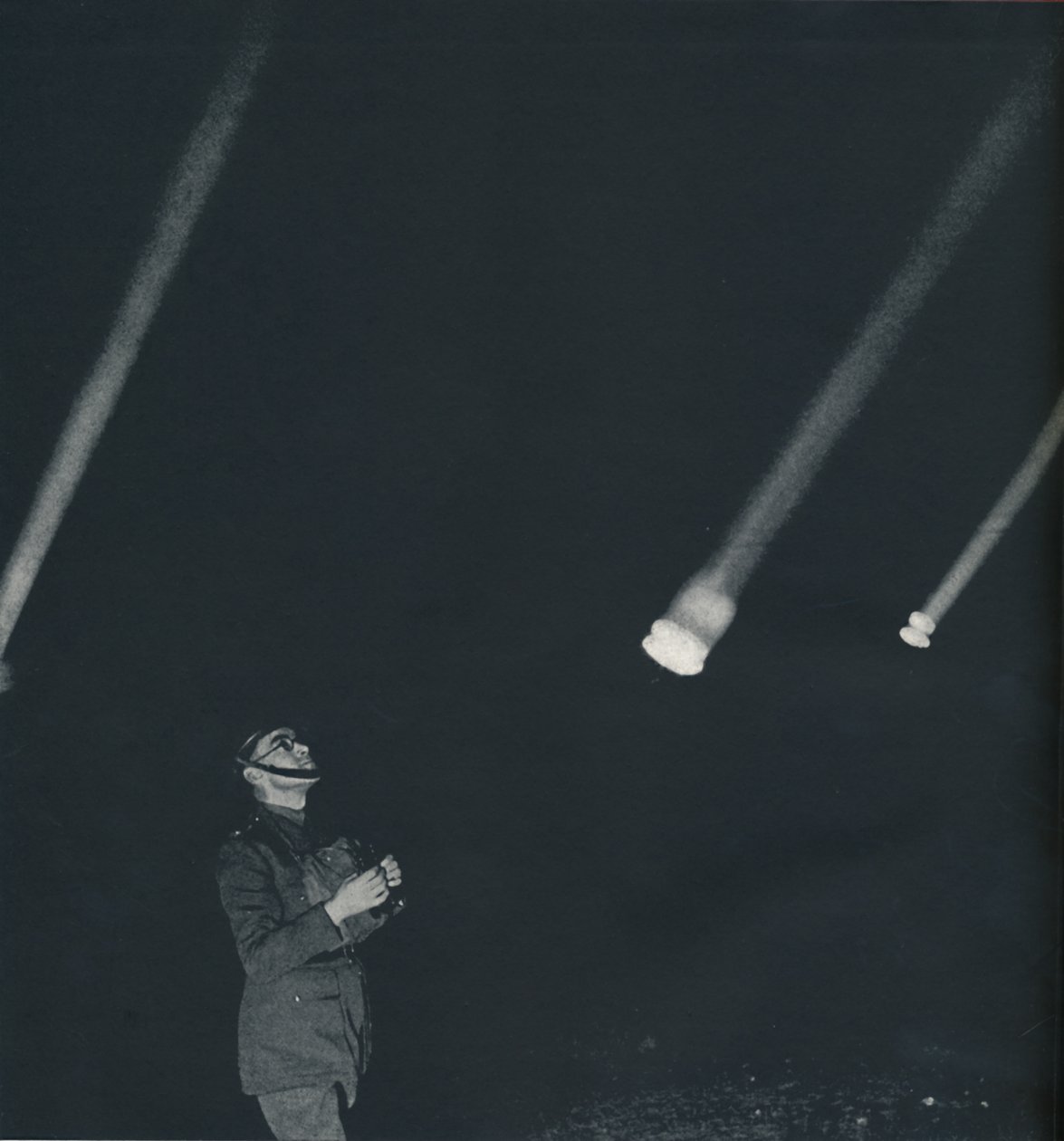 Krig..., 1941 av Cecil Beaton