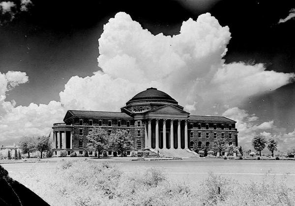 Southern Methodist Universitys Dallas Hall av Charles Erwin Arnold