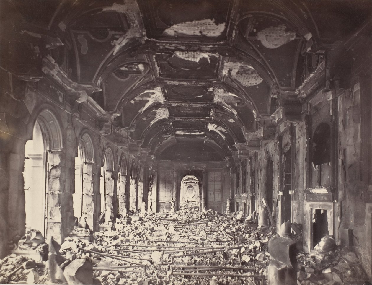 Great Hall of the Council of State, mai 1871. av Charles Soulier