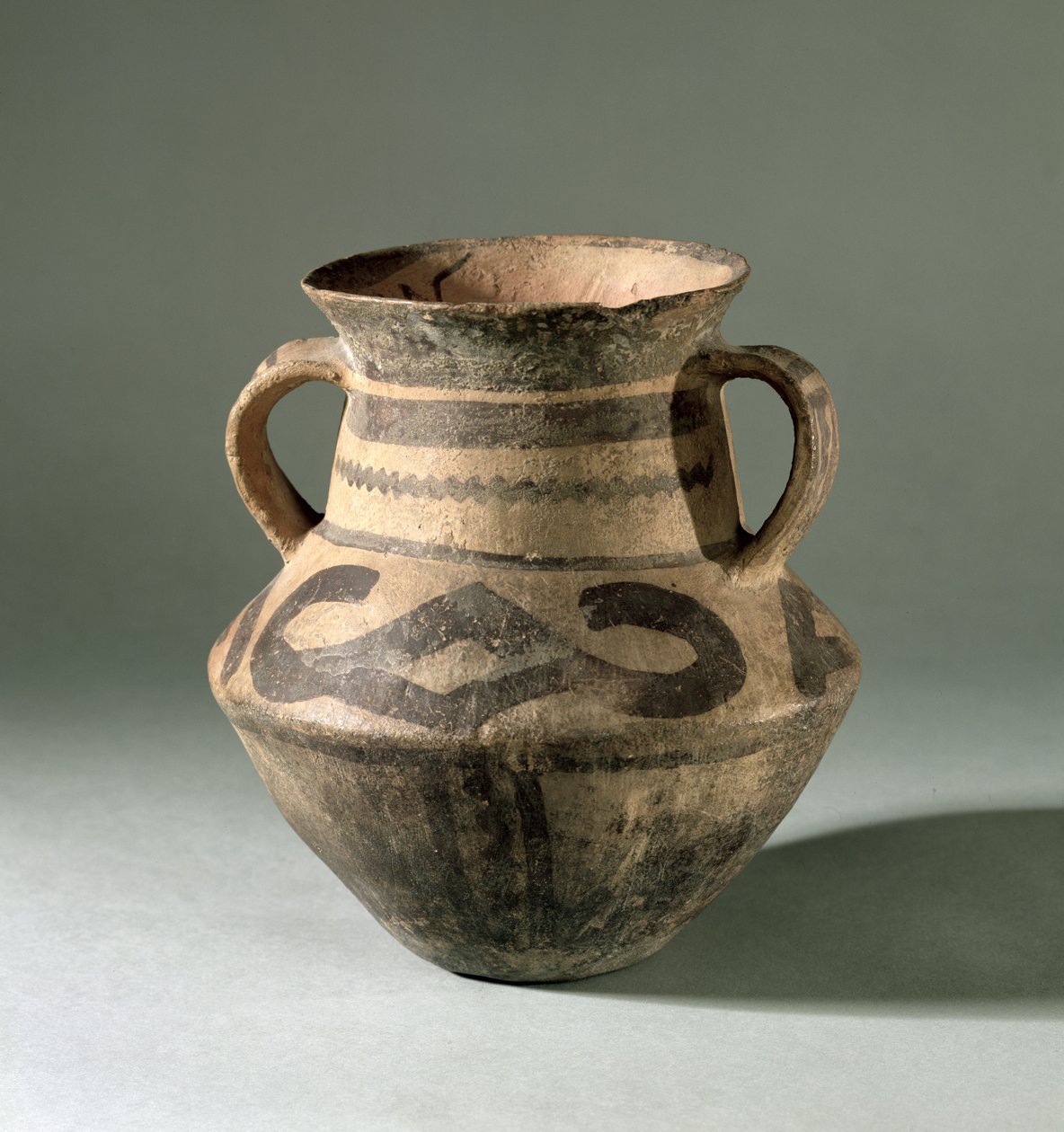 Jar, fra Gansu-provinsen, ca. 1300–700 f.Kr. (leire) av Chinese School