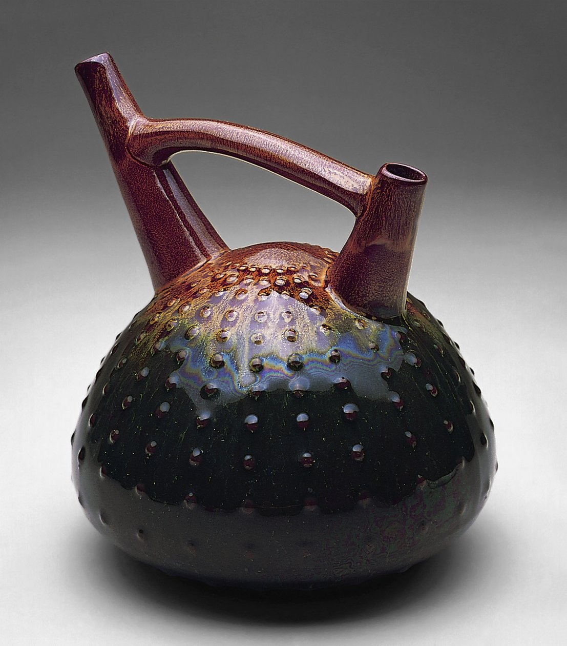 Sea Urchin dobbelttut fartøy, ca. 1879-1882 (keramikk) av Christopher Dresser