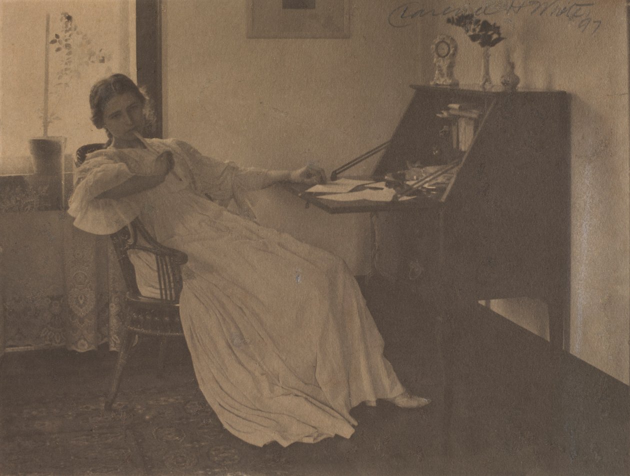 Hva skal jeg si, 1896. av Clarence H. White