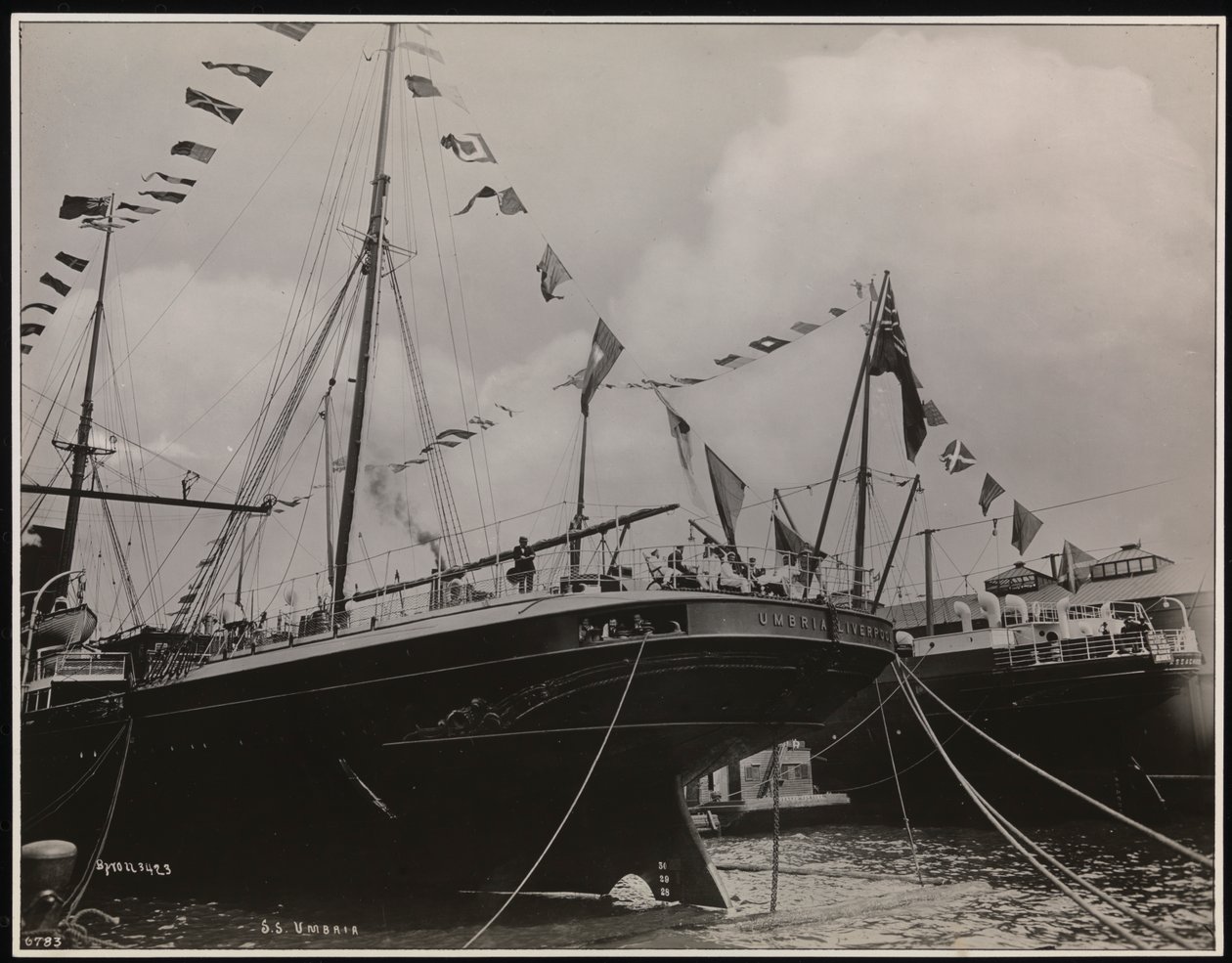 S.S. "Umbria" ved kai, ca. 1897 (s/hvitt-bilde) av Company Byron