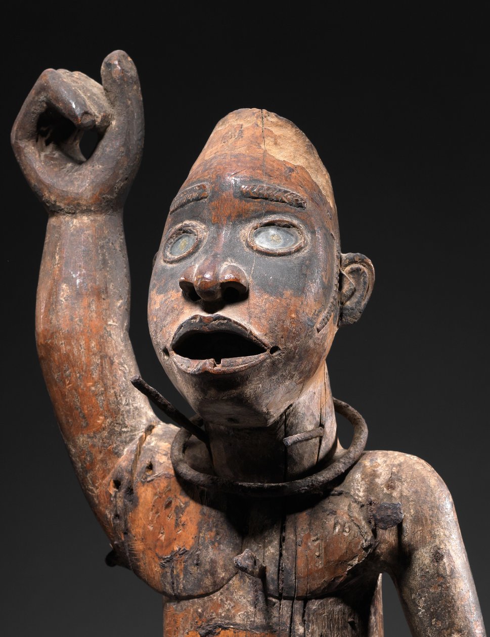 Nkisi (tre, jern og glass) av Congolese