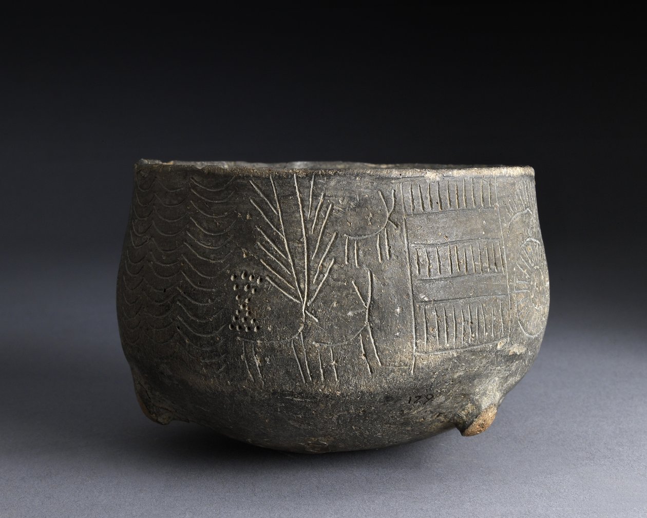 Skål, med innskåret dekorasjon som viser hjort, fra Los Millares, Spania, kobberalderen, ca. 2000 f.Kr. (keramikk) av Copper Age