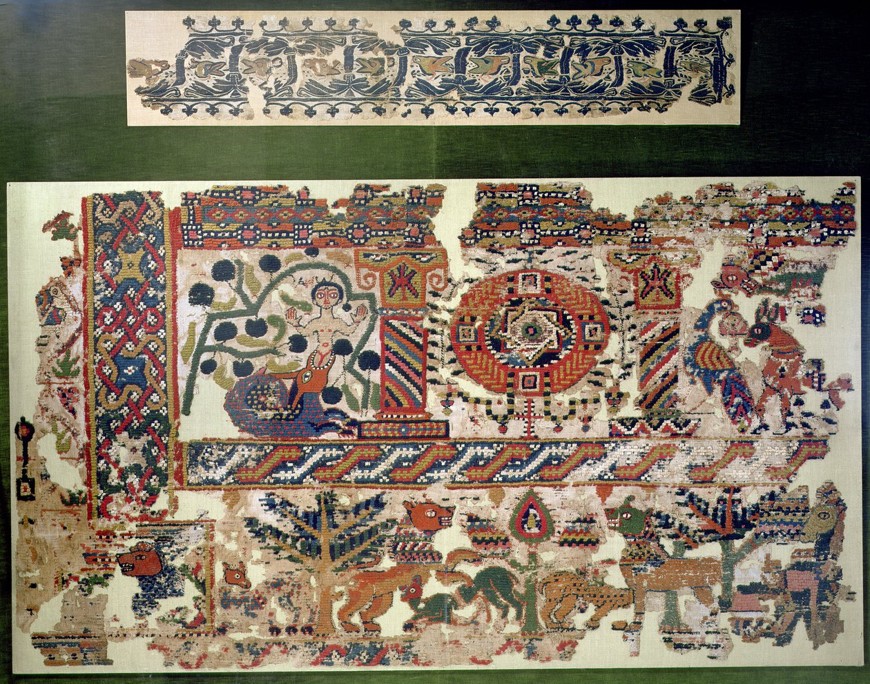 Fragment av tekstil som viser Jonas og hvalen (lin og ull) av Coptic