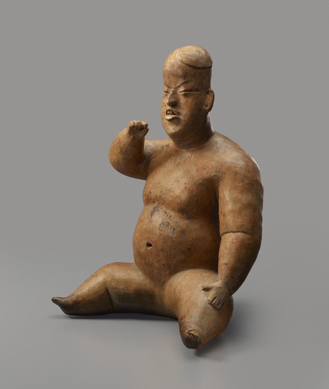 Sittende figur (keramikk med slip) av Culture Olmec