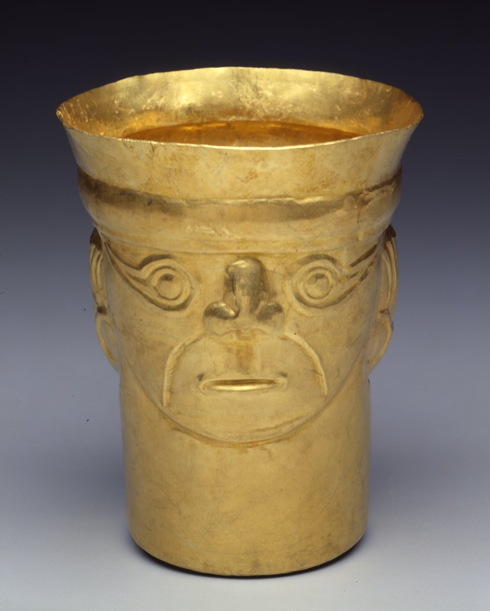 Dobbeltsidig kopp, 900-1100 (gull) av Culture Sicán
