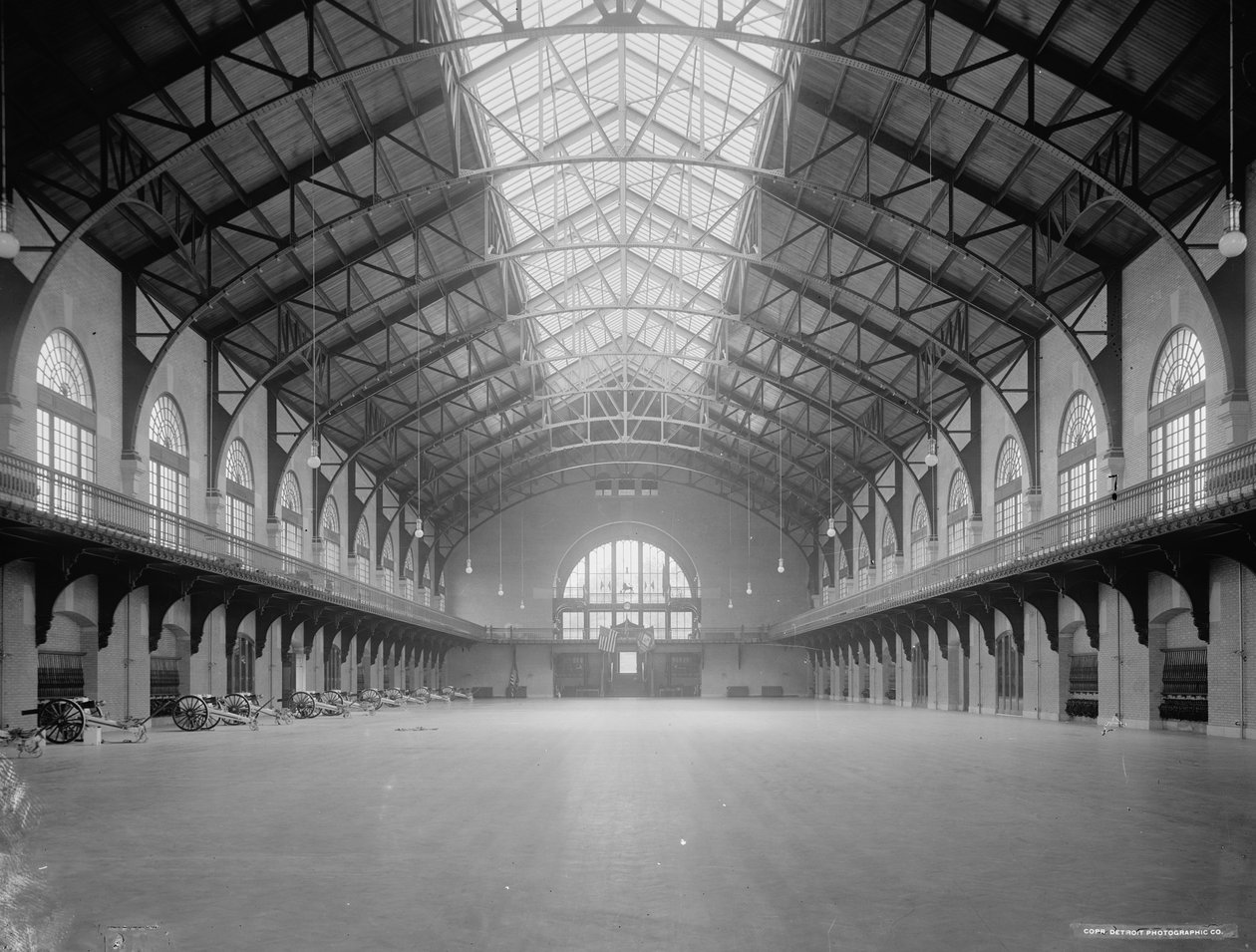 Interior of Armory, U.S. Naval Academy, Annapolis, Maryland, ca. 1900-06 av Detroit Publishing Co.
