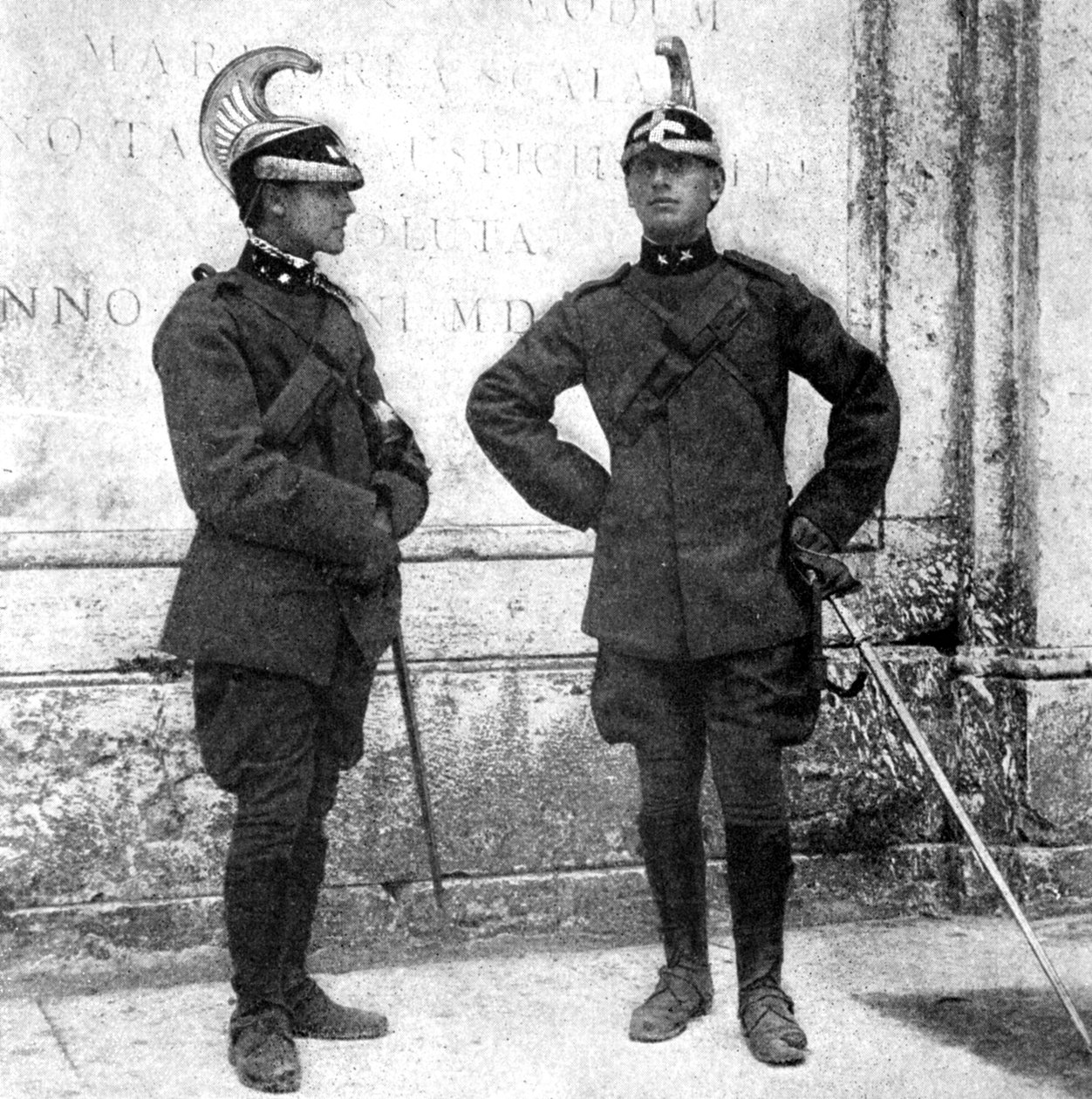 To italienske drager, 1922. av Donald McLeish