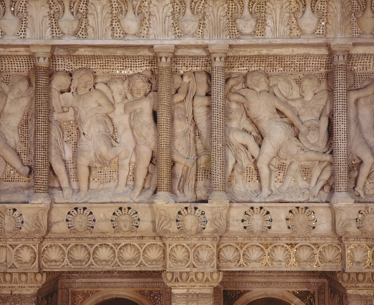 Detalj fra Cantoria, ca. 1433-38 (marmor og glassmosaikk) (se 340290, 139096 og 136098) av Donatello