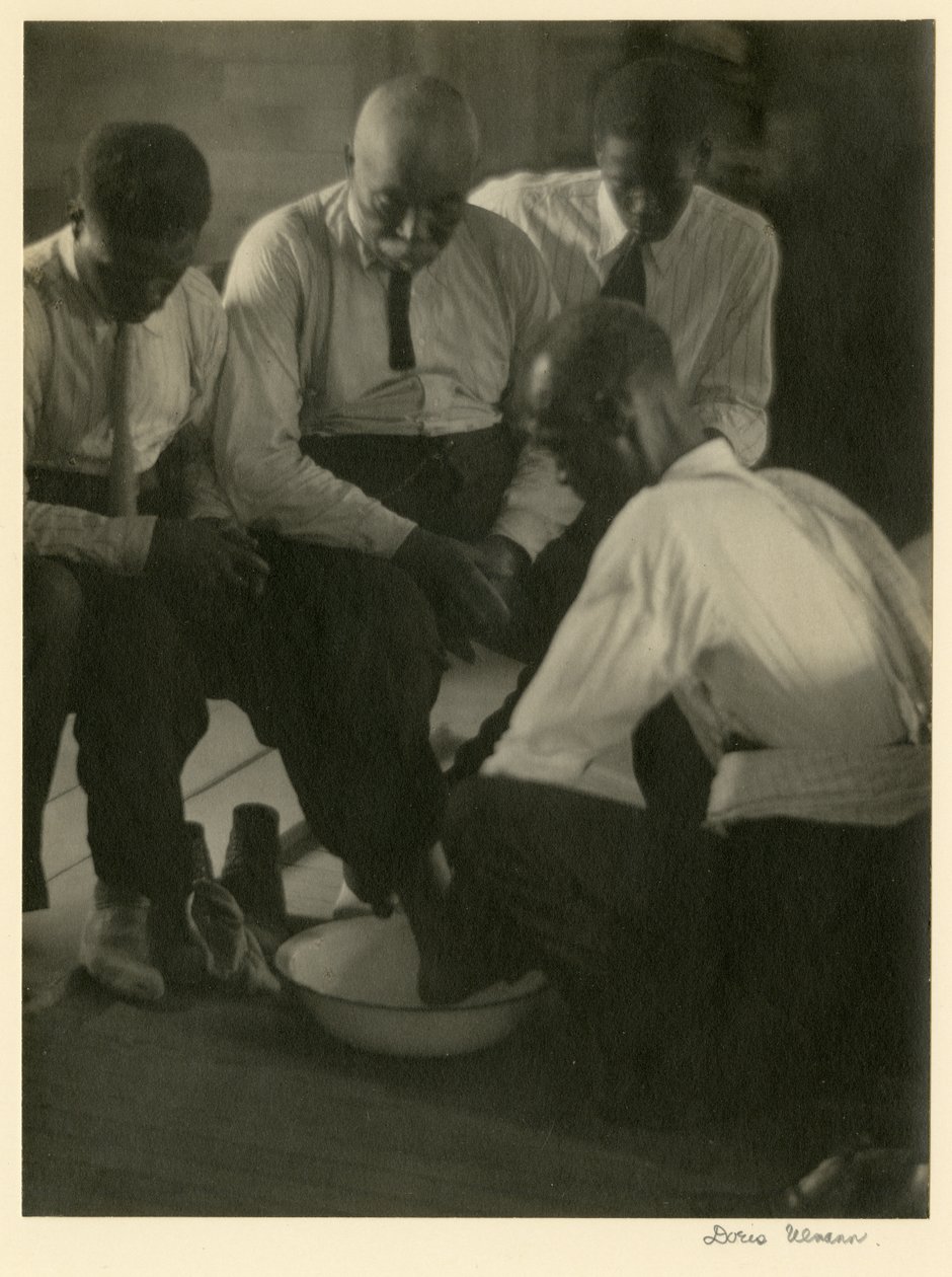 Foot Washing, South Carolina, ca. 1929 av Doris Ulmann