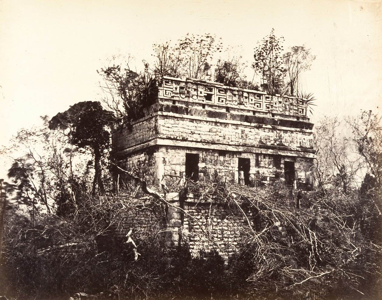 Fengselet, i Chichen-Itza, 1857-89. av Désiré Charnay