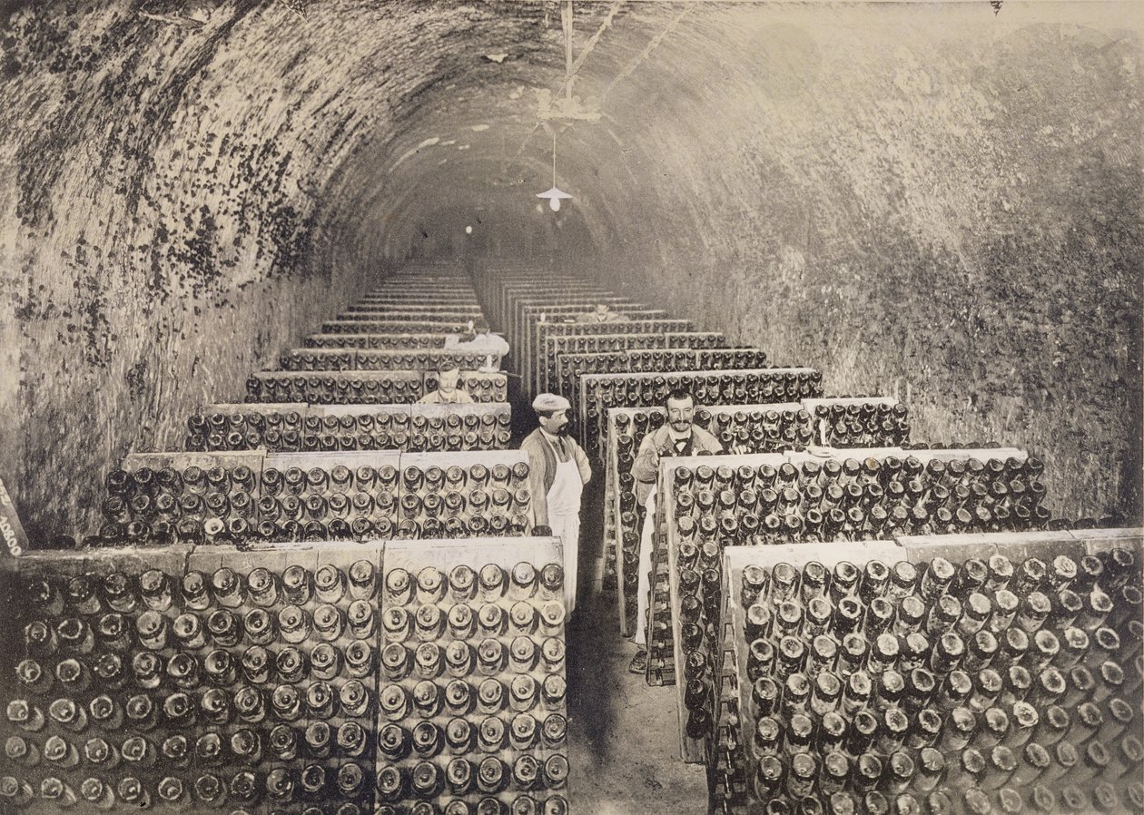 Dreieflasker, fra 'La France Vinicole', utgitt av Moet und Chandon, Epernay (photolitho) av E.M. Choque