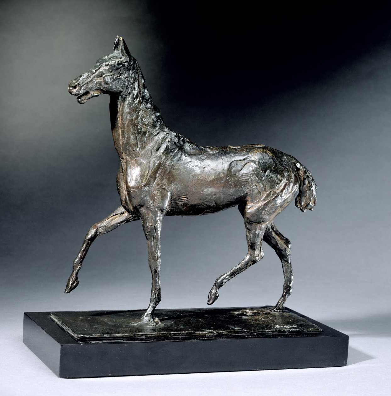 Travhest (bronse) av Edgar Degas