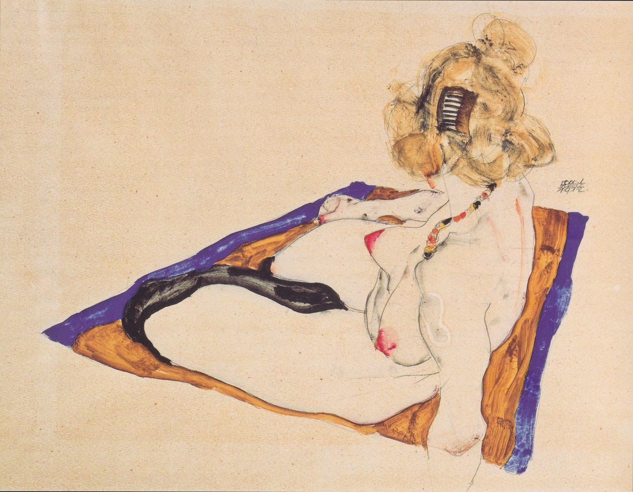 Blond naken modell sitter på en brun klut av Egon Schiele