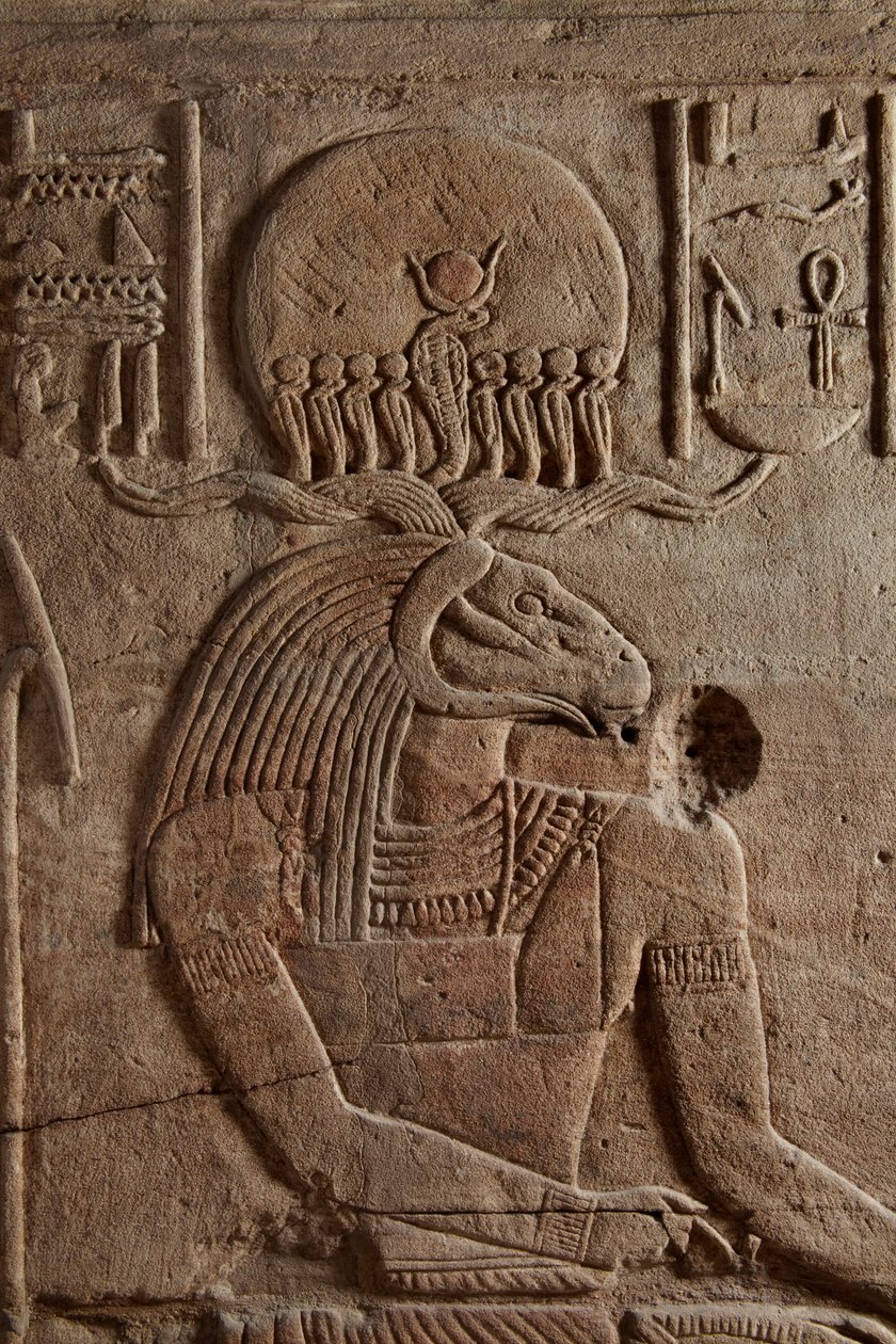 Relieff på en helligdom reist av farao Taharqa i hoffet til Temple of Amun bygget av ham i Kawa i Nubia, 25. dynasti, sen periode, 690-64 f.Kr. sandsteinsdetalj fra 107896 av Egyptian 25th Dynasty