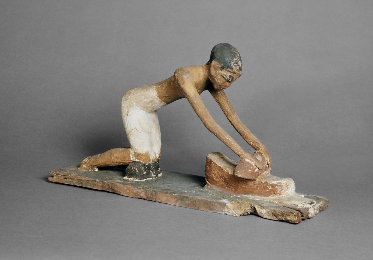 Modell av en kvinne som maler mais, egyptisk, funnet ved Sidmant (polykromt tre) av Egyptian 6th Dynasty
