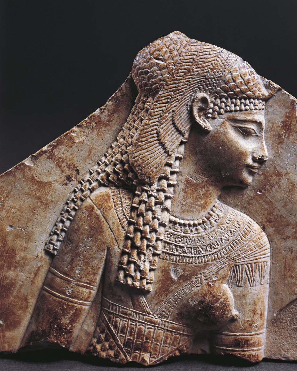 Basreliefffragment som skildrer Cleopatra av Egyptian Ptolemaic Period
