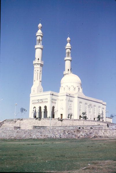 Aswan-moskeen av Egyptian School