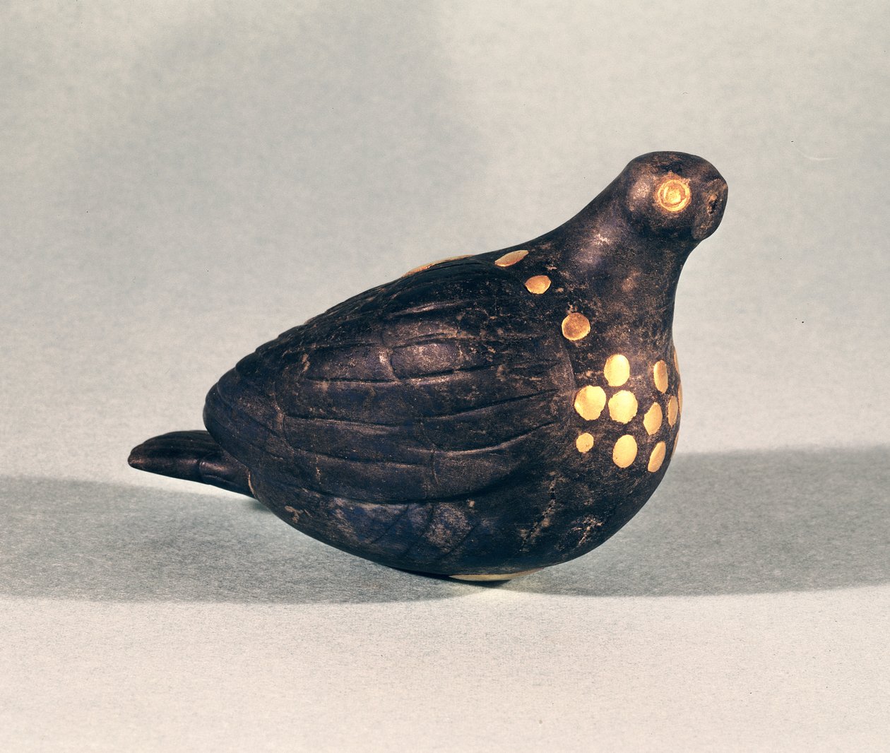 Votivdue, fra akropolis i Susa, sørvest i Iran, ca. 1150 f.Kr. (lapis lazuli og gullnagler) (se også 65157) av Elamite
