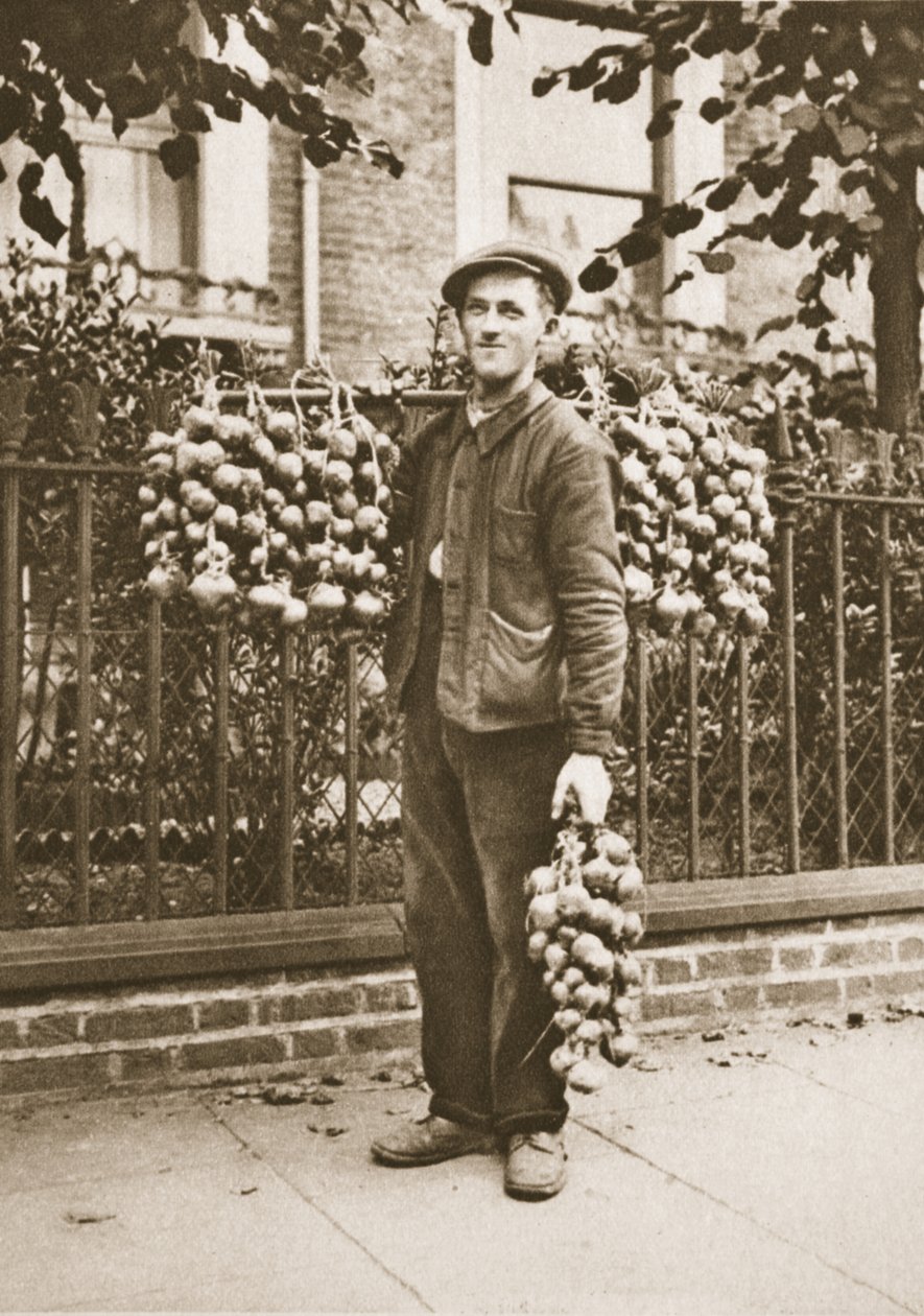 En bretonsk løkselger med varene sine, fra Wonderful London, publisert 1926-27 (fotogravyr) av English Photographer