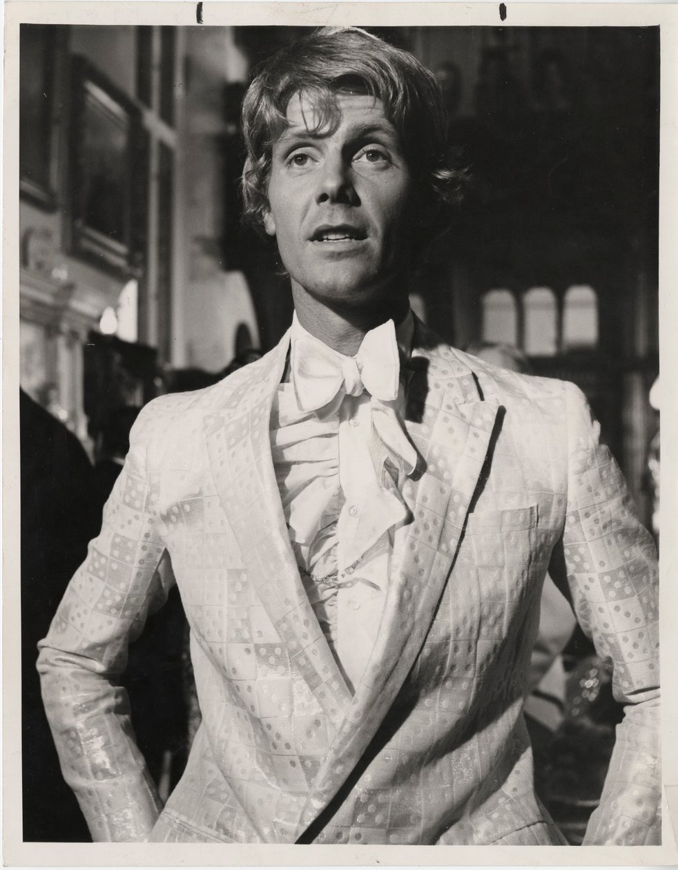 Skuespiller James Fox iført en jakke av Mr Fish, 1968 av English Photographer