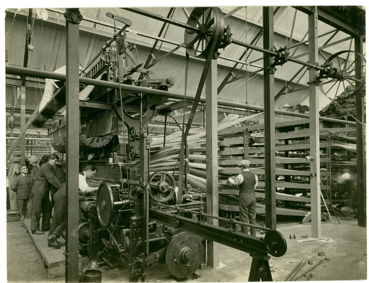 Axminster Jacquard vevstol, teppefabrikk, 1923 av English Photographer