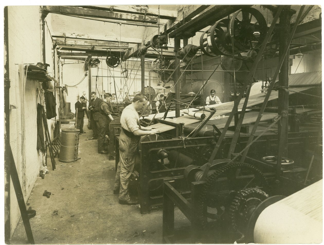 Bjelkerom i en teppefabrikk, 1923 av English Photographer