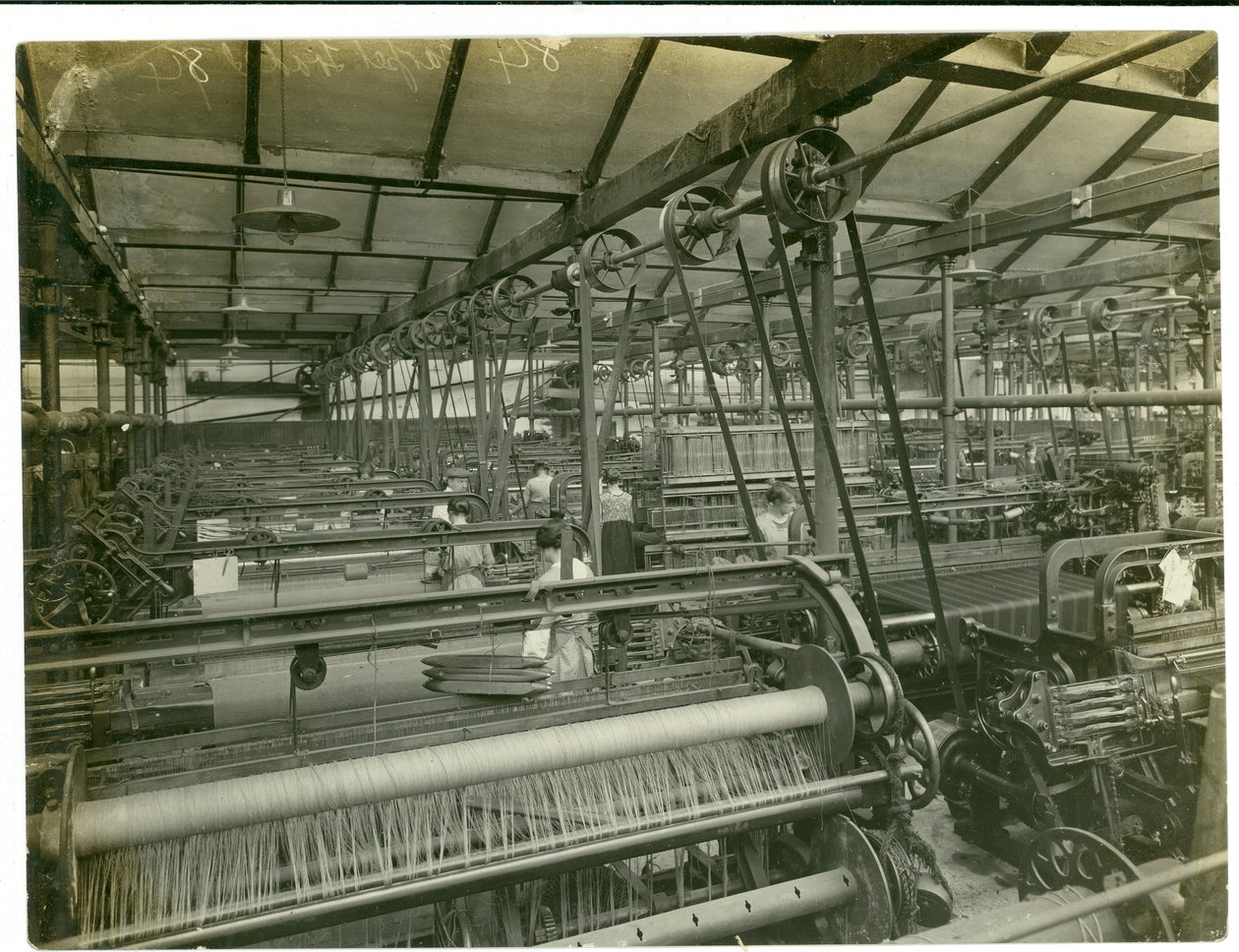 Stoffveverom, Long Meadow mill, 1923 av English Photographer