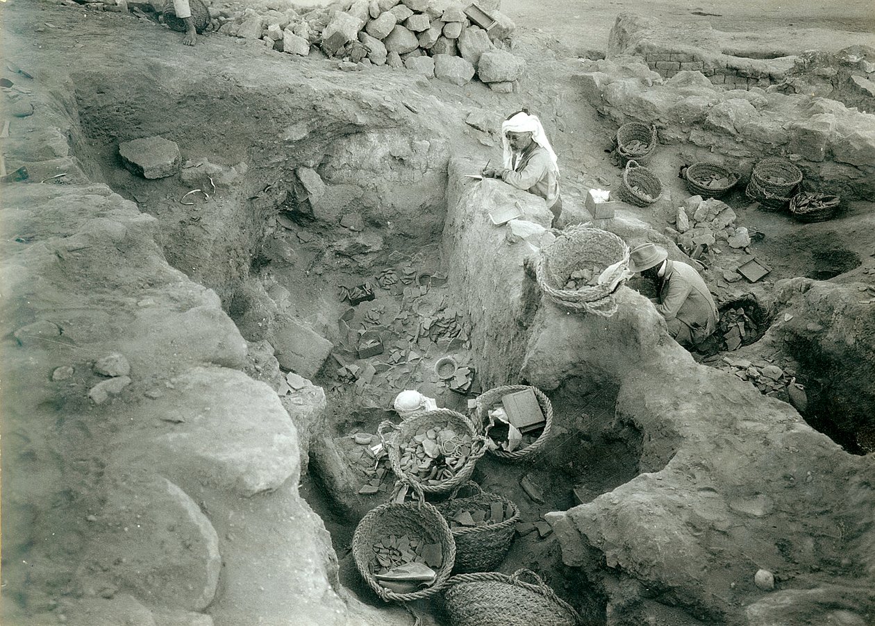 Garstang registrerer utgravde lagerrom fra middelbronsealder (2000–1500 f.Kr.), 1930 av English Photographer