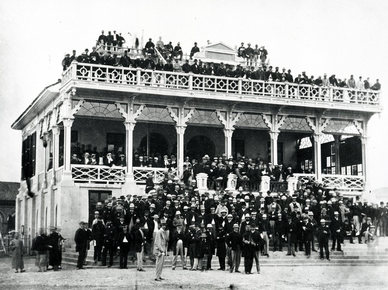 Tribune full av mennesker, Shanghai, ca. 1870-tallet av English Photographer