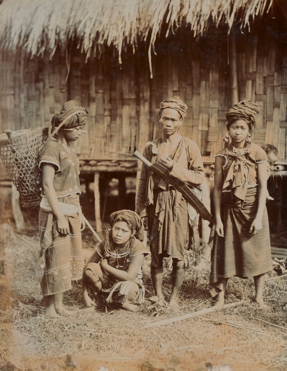 Kanon, Gentleman and Three Ladies, 1905 av English Photographer