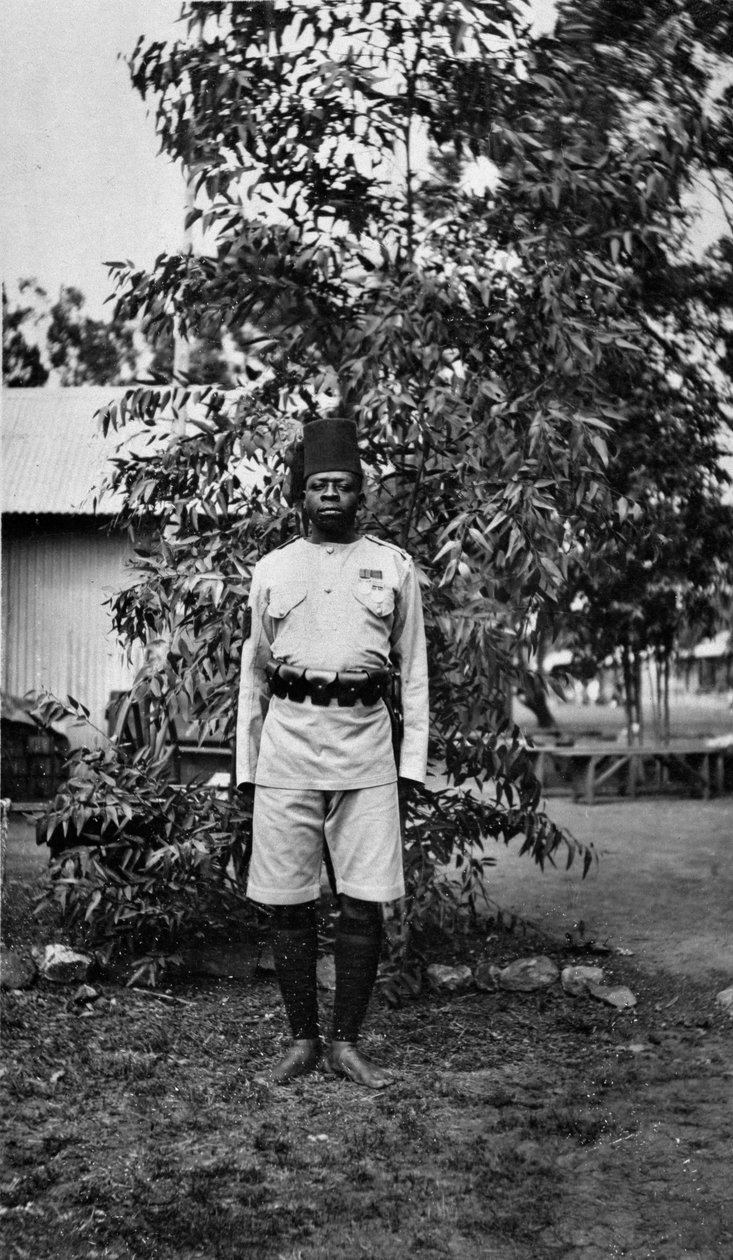 Kenyansk soldat, ca. 1914 av English Photographer