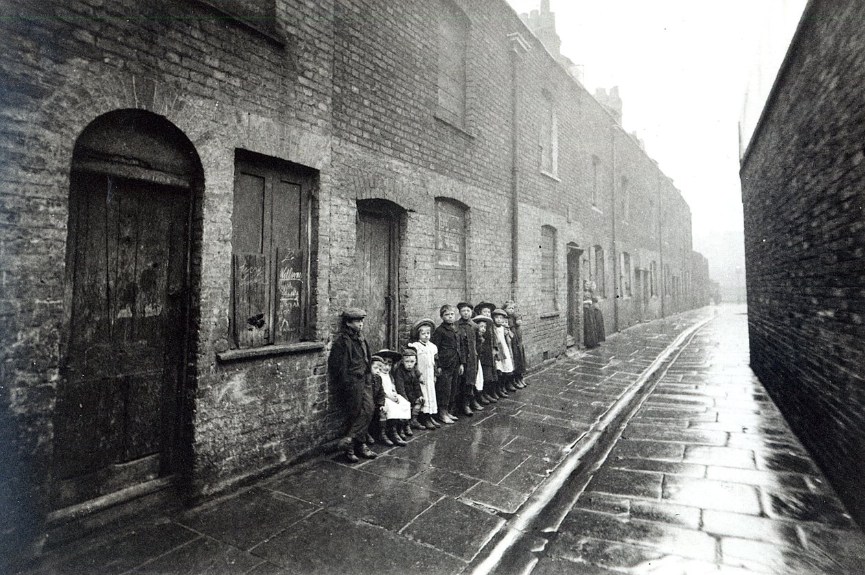 London Slums, ca. 1900 av English Photographer