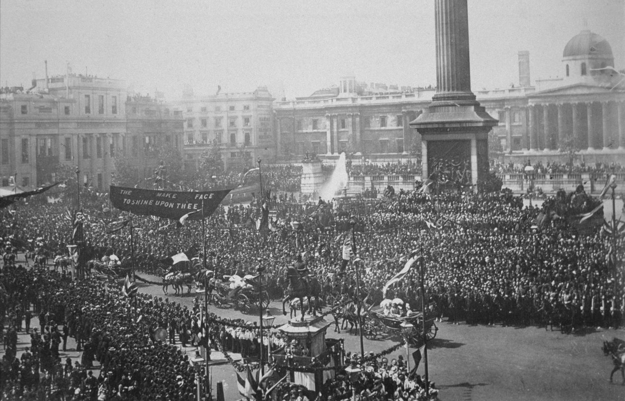 Dronning Victoria (1819-1901) ble kjørt gjennom Trafalgar Square under hennes gylne jubileumsfeiring, 1887 av English Photographer