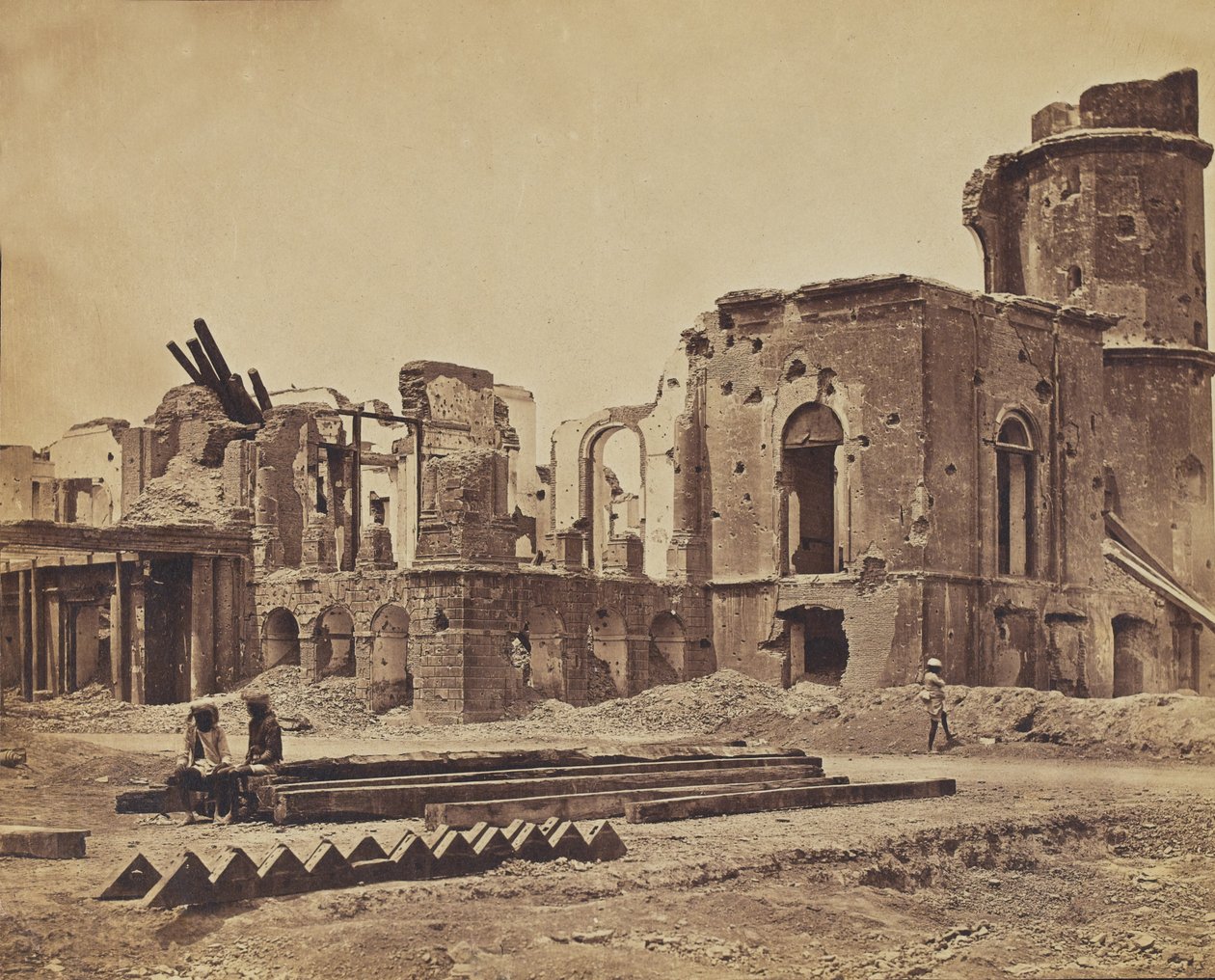 Ødelagt palass, ca. 1858 (sepia-bilde) av English Photographer