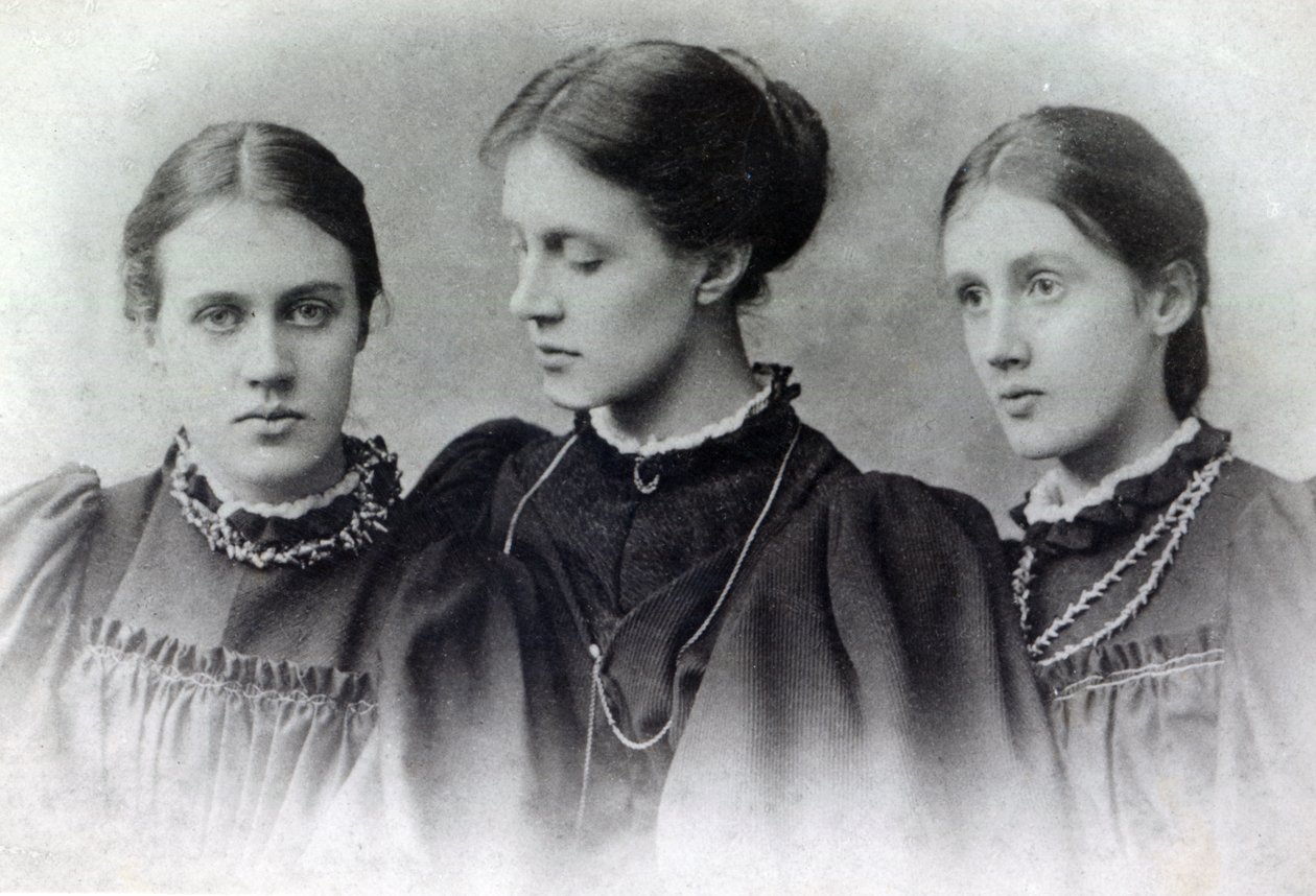 Stella, Vanessa og Virginia Stephen, ca. 1896 av English Photographer