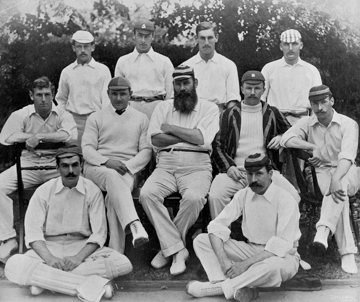 Gentlemen-laget fra Gentlemen v Players-kampen på Lords i 1894, fra Famous Cricketers and Cricket Grounds, utgitt av Hudson og Kearns, 1895 av English Photographer