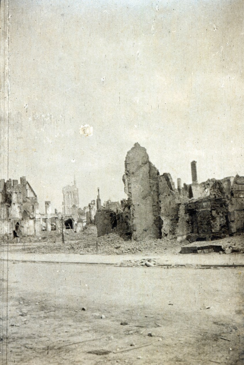 The Square, Ypres, juni 1915 av English Photographer